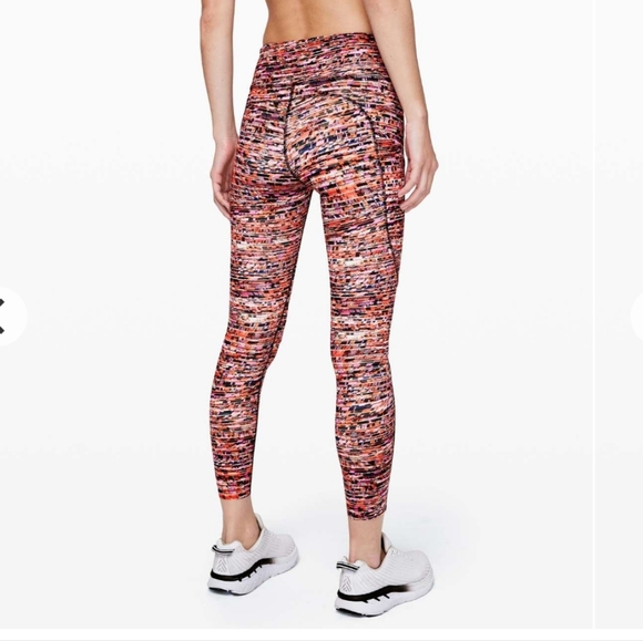 Lululemon Fast and Free II 25 *nulux - Picture 2 of 8